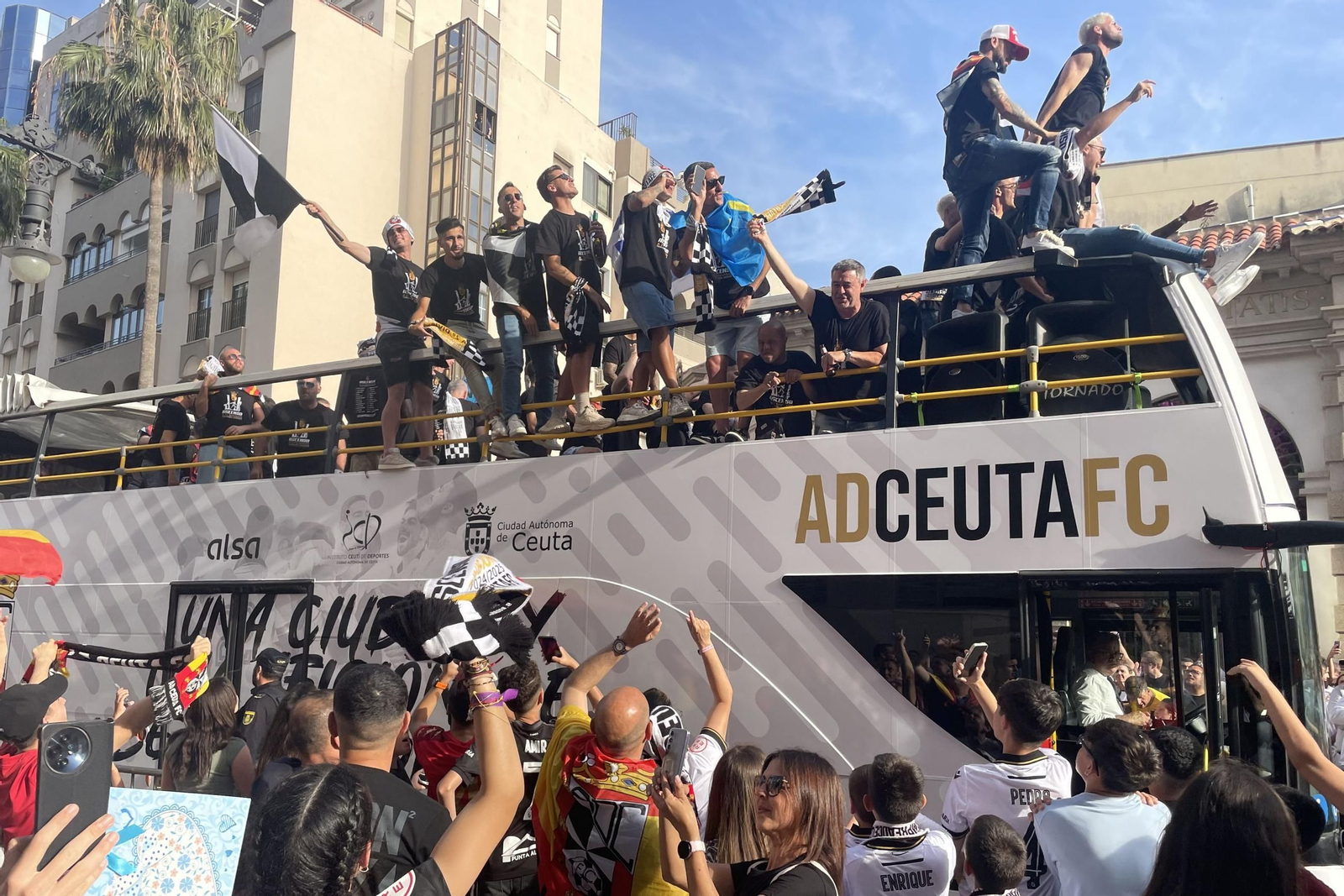 El Ceuta celebró el ascenso a Segunda el pasado verano