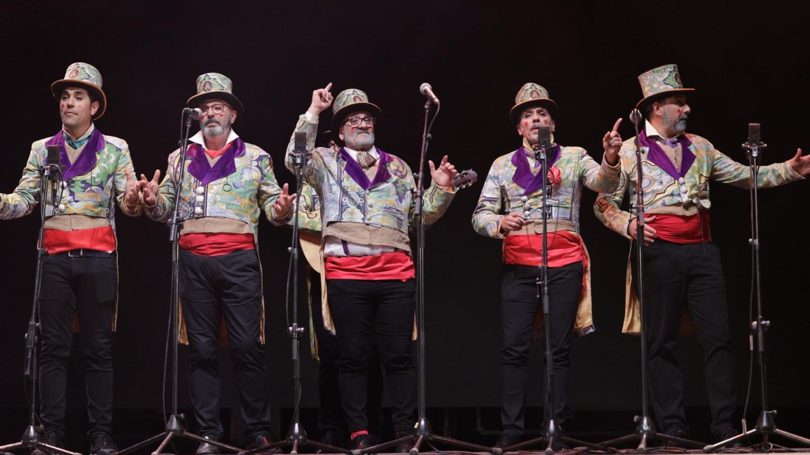 Búscate entre las mejores imágenes de la quema del dios Momo