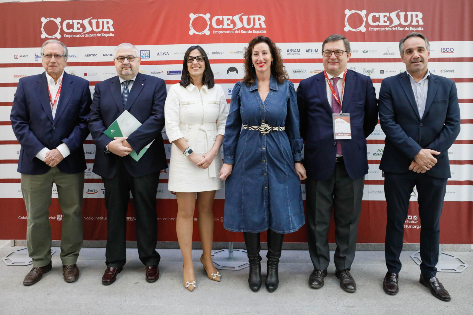 Autoridades asistentes al acto de inauguración de 'GeneraSur Summit'.