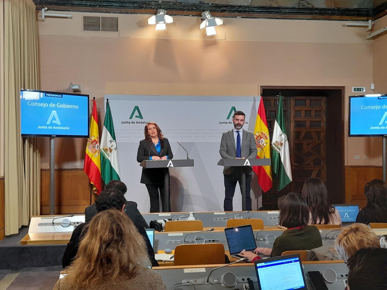 Carmen Crespo y Ramón Fernández-Pacheco en el Consejo de Gobierno de hoy.