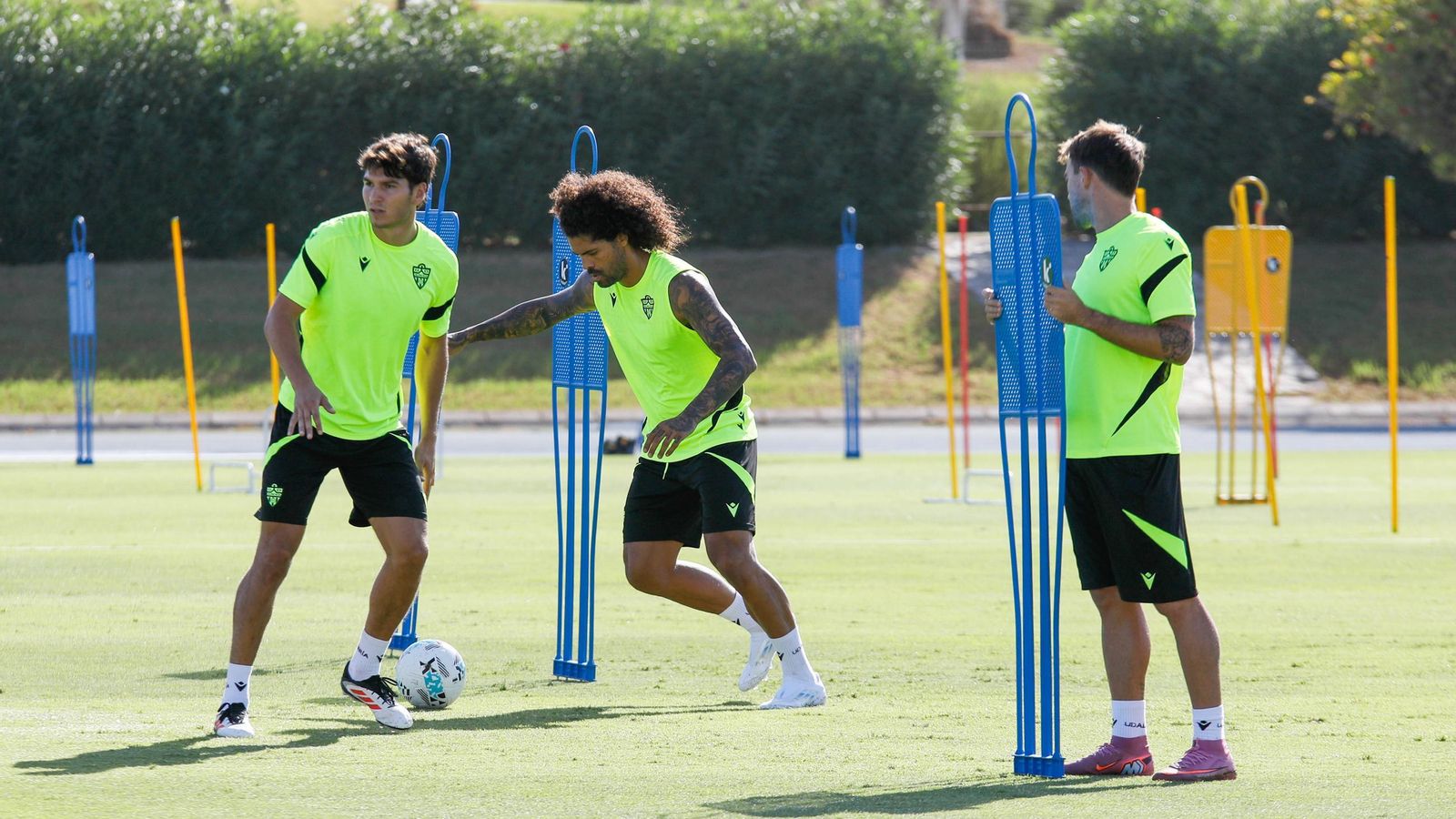 Bonini y Aridane están llamados a comandar el nuevo eje de la retaguardia rojiblanca