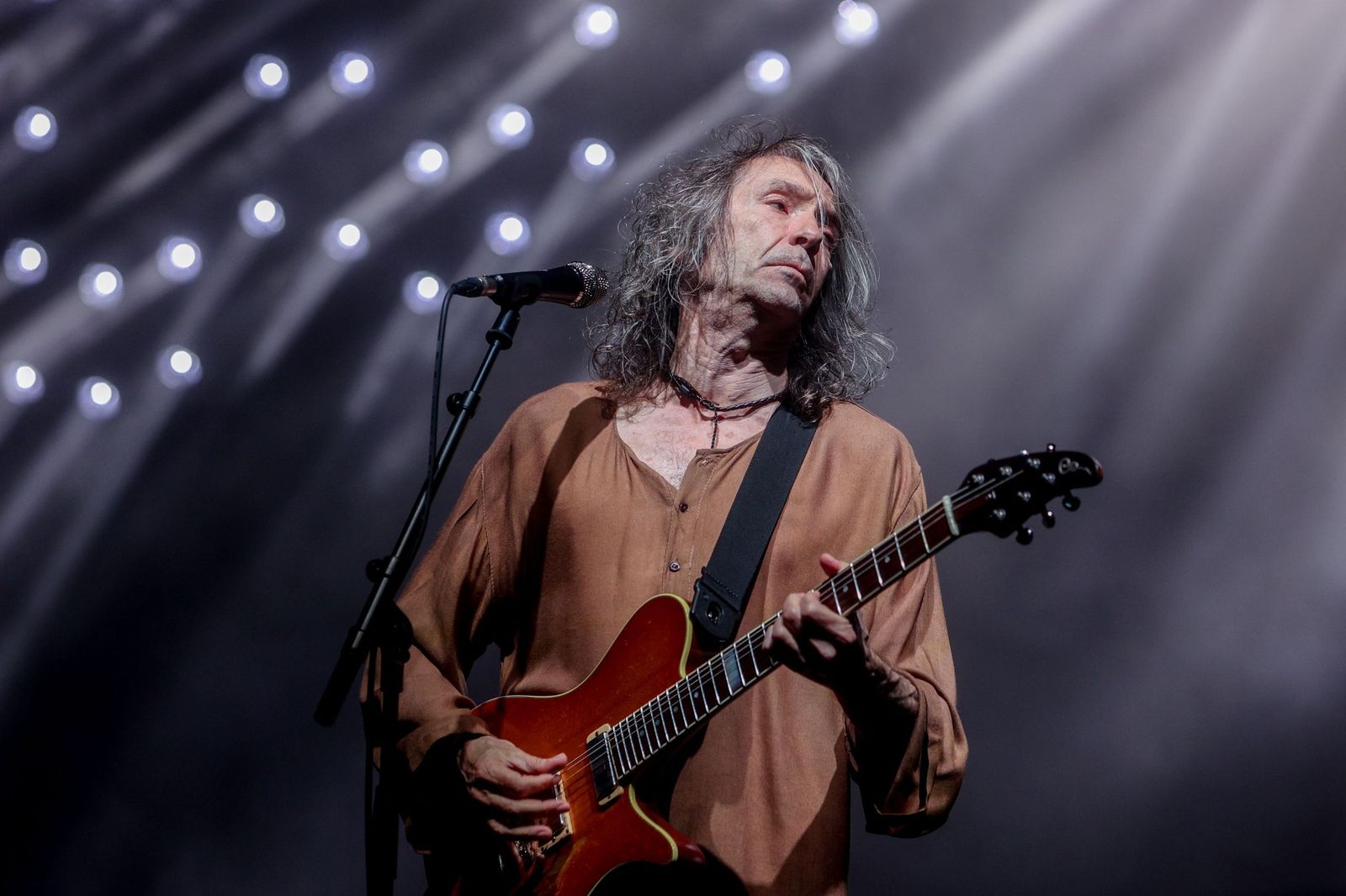 Robe Iniesta, en uno de sus últimos conciertos en 2024.