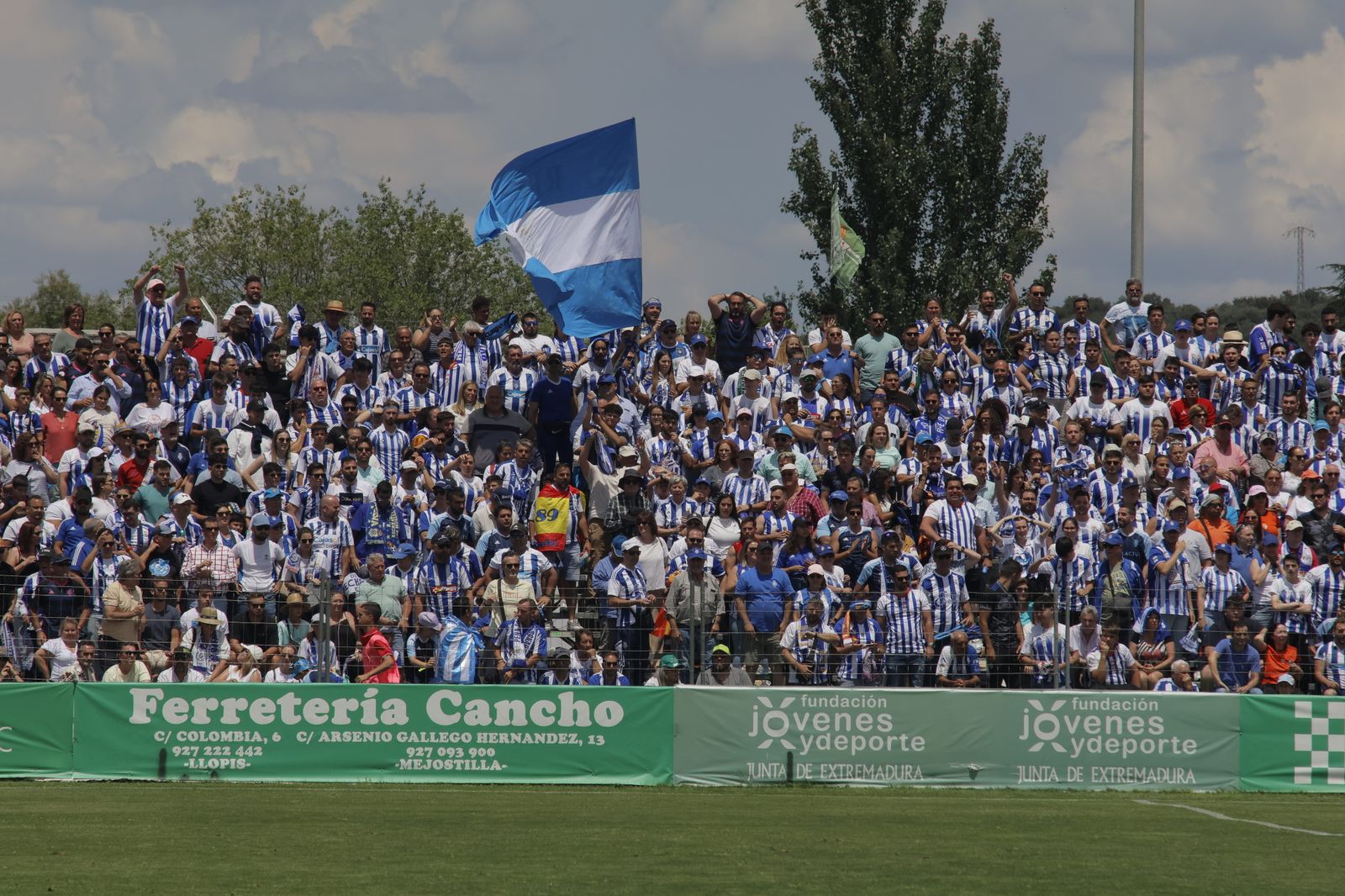 Imágenes del partido entre el Cacereño y el Recreativo de Huelva