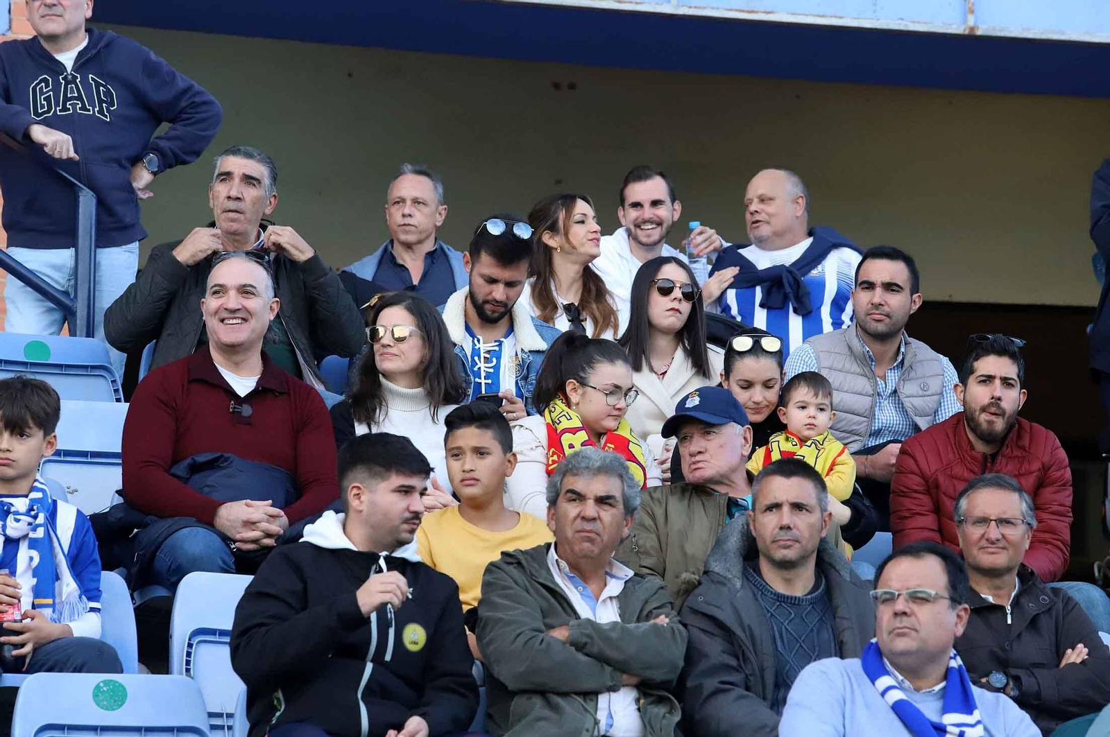 Imágenes del ambiente en las gradas del Nuevo Colombino