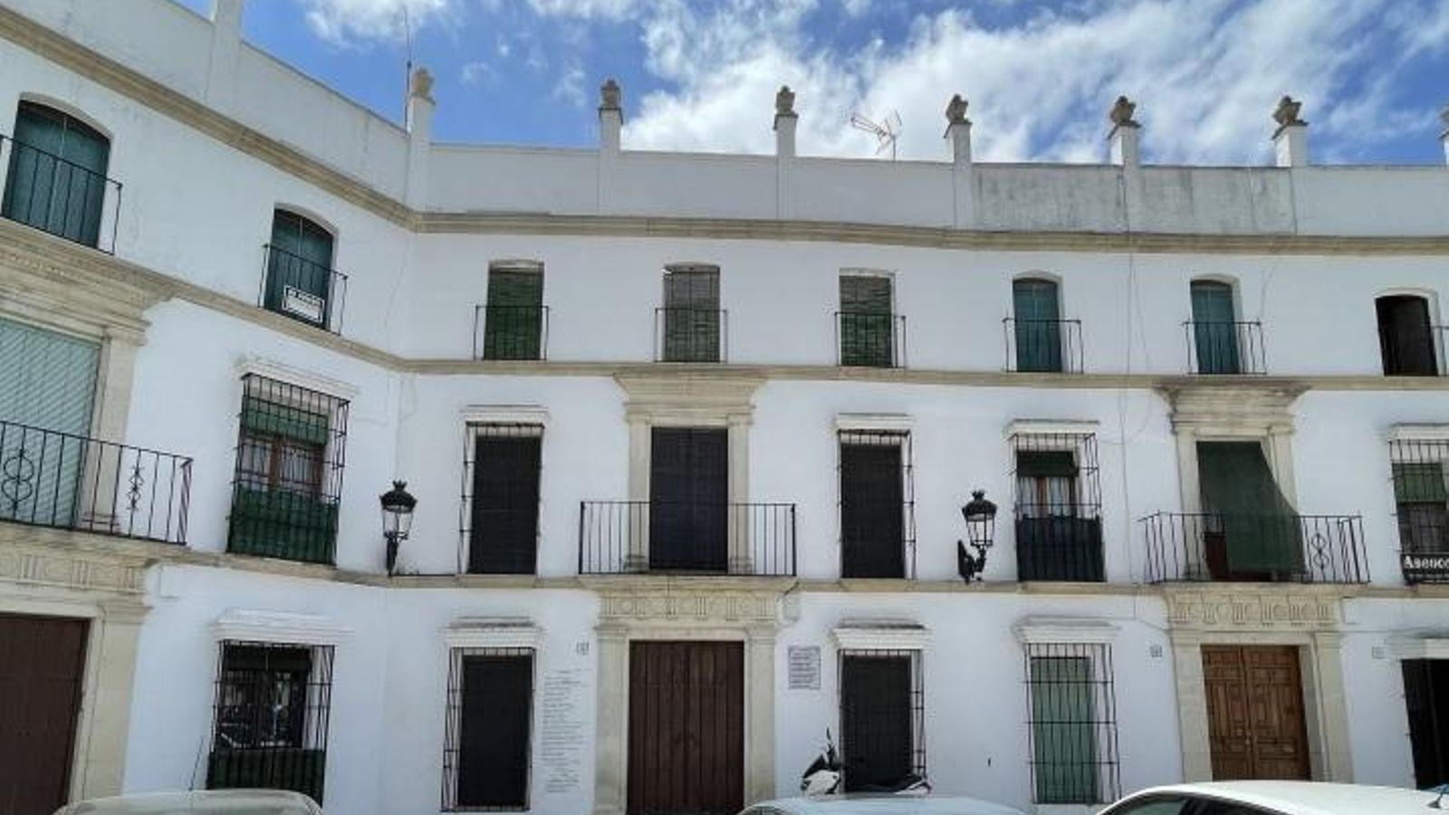 Casa ubicada en la plaza de San José de Aguilar de la Frontera.