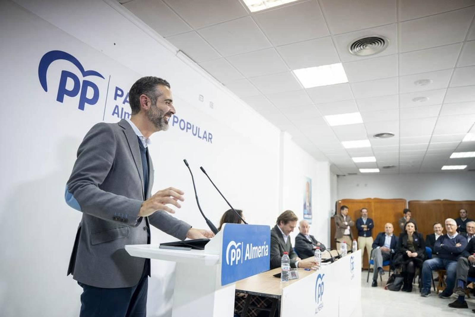 Las imágenes de la junta en la que el PP de Almería se renueva