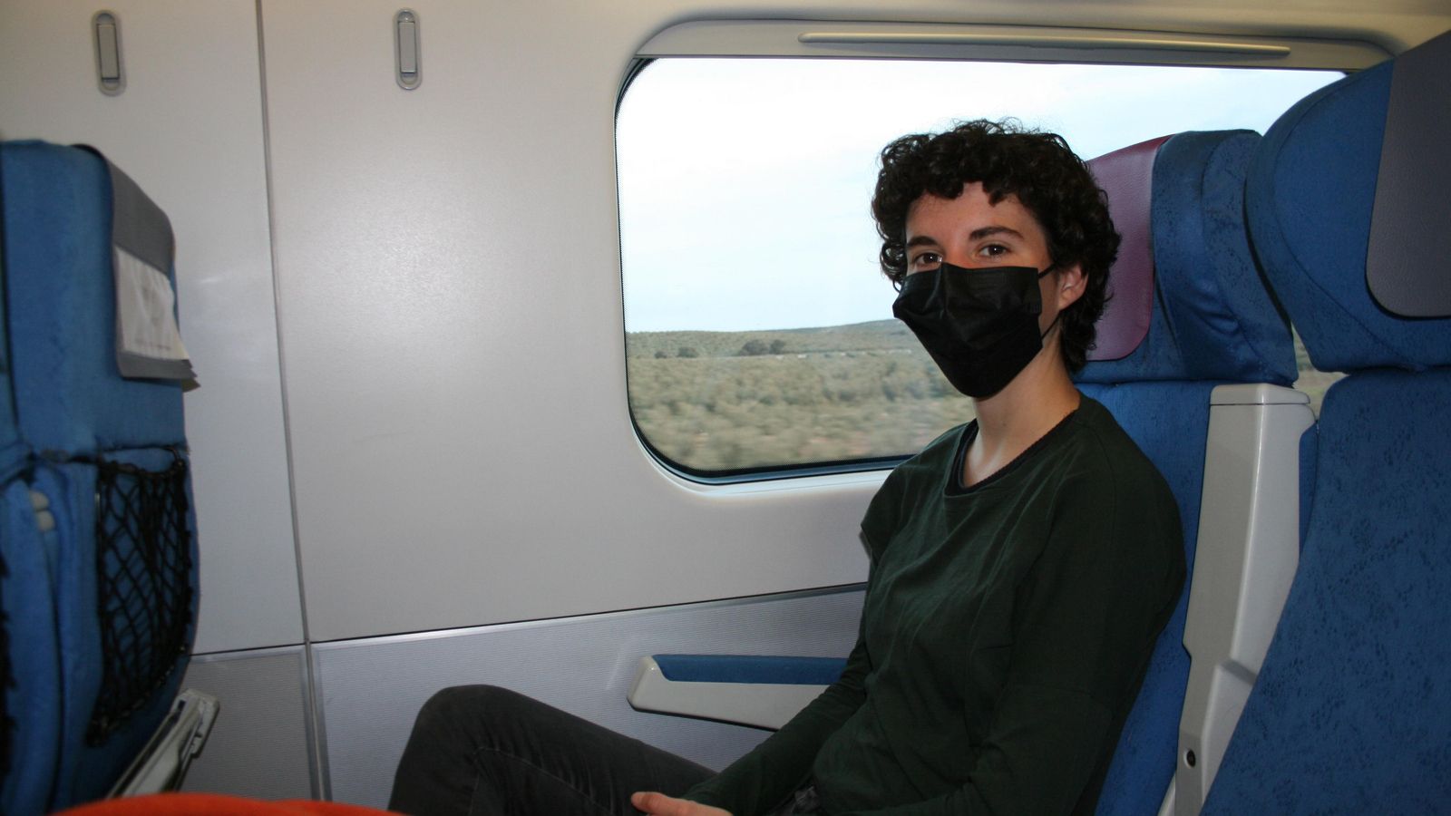 La científica Clara Gatius cogió el tren de Granada para ir al Aeropuerto de Málaga