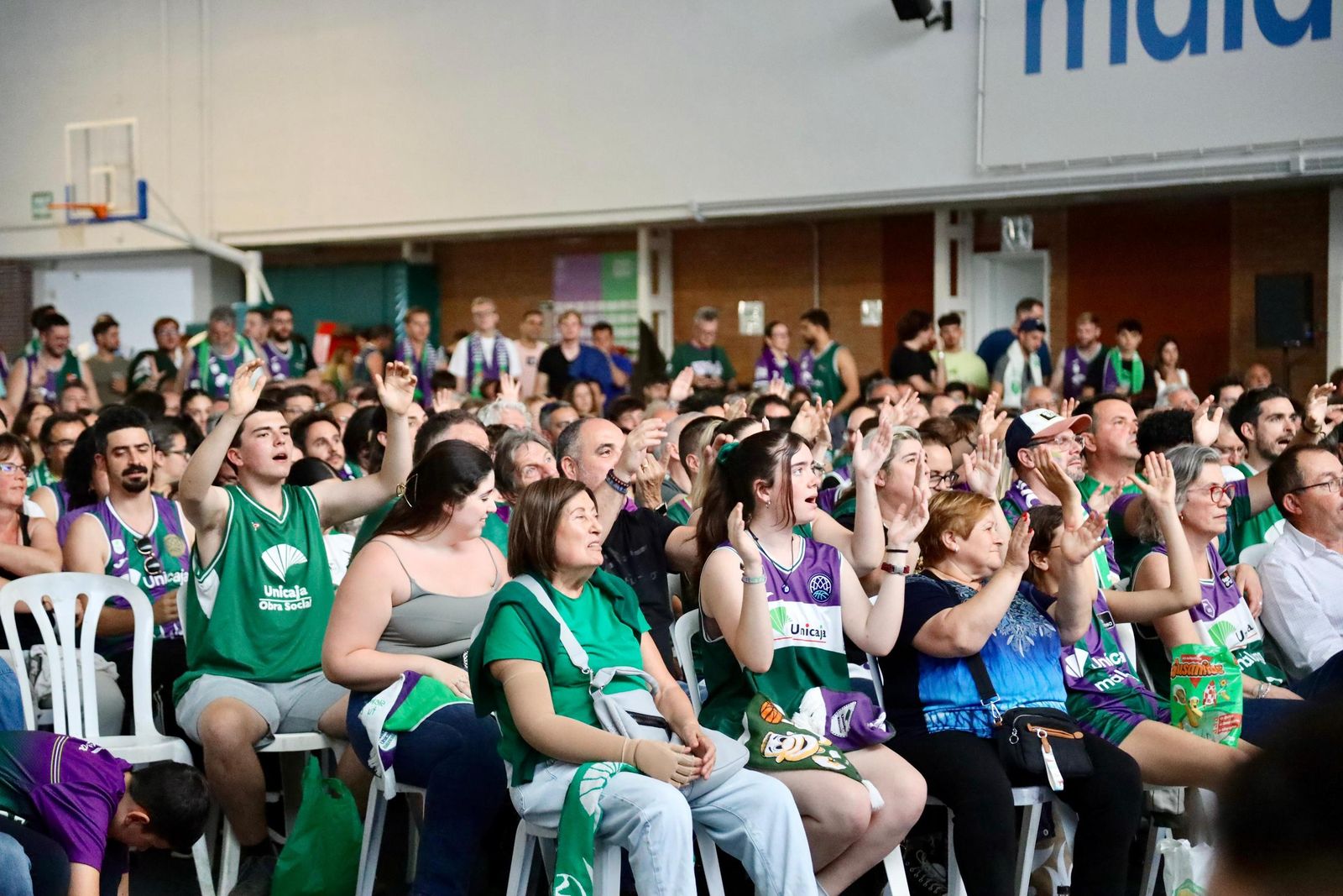 La locura en Los Guindos: ¡Búscate durante la final de BCL del Unicaja!