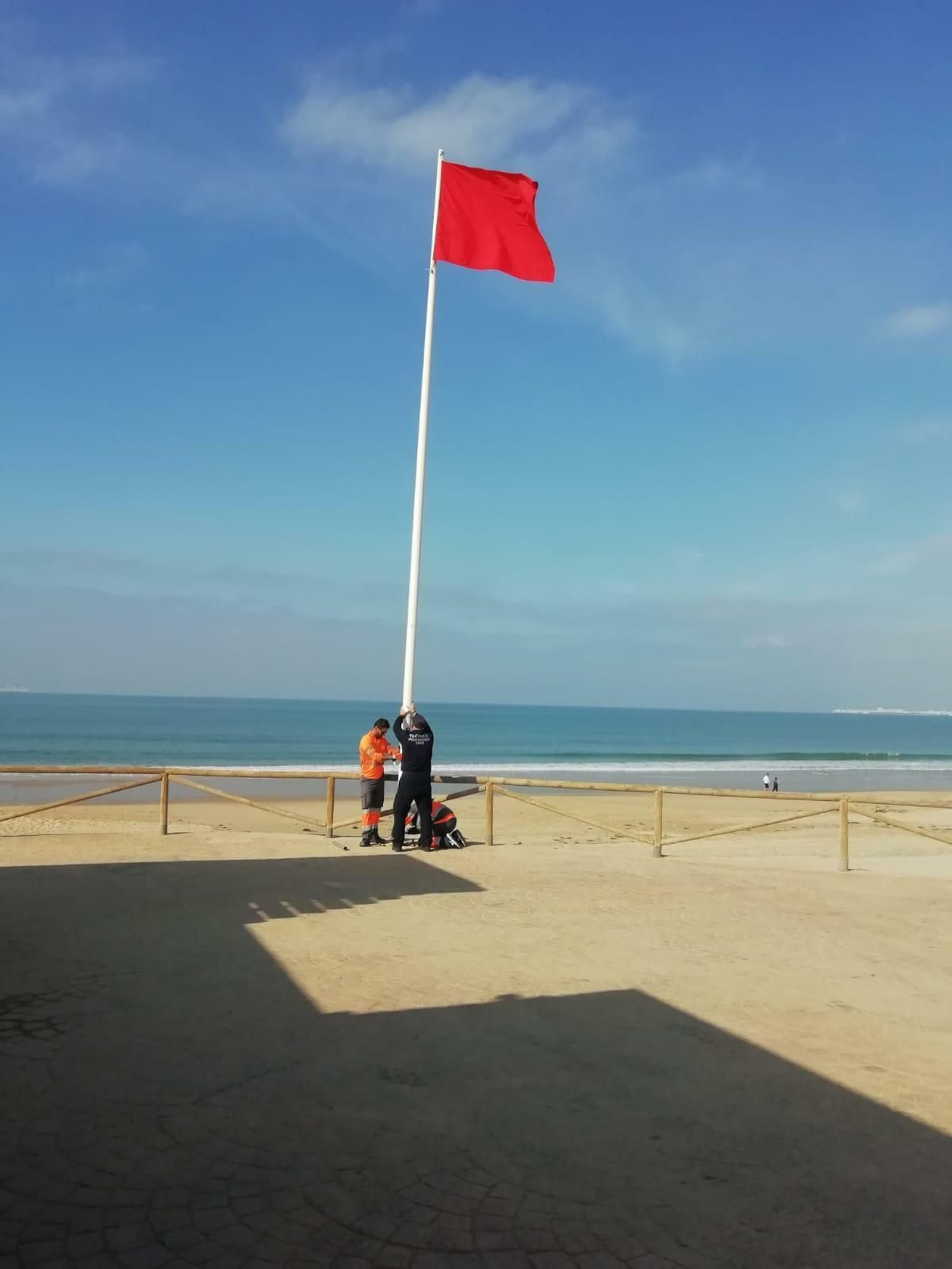 Bandera roja en Santa María y Cortadura