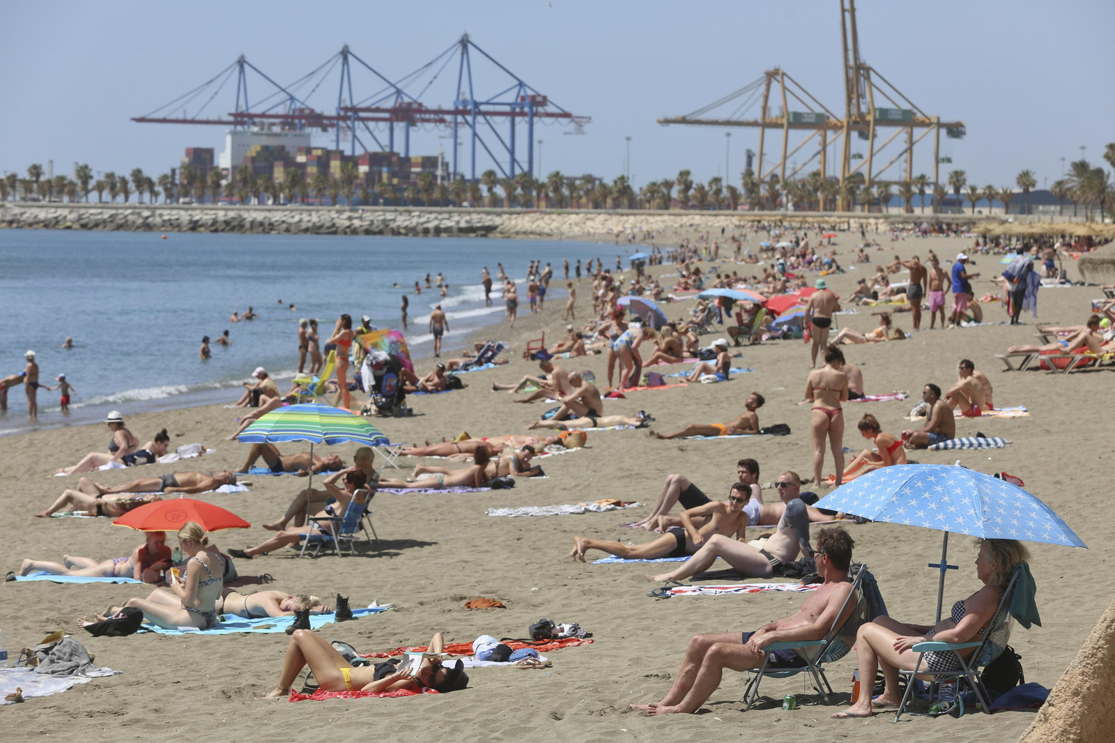 Una jornada de terral con temperaturas por encima de los 33 grados