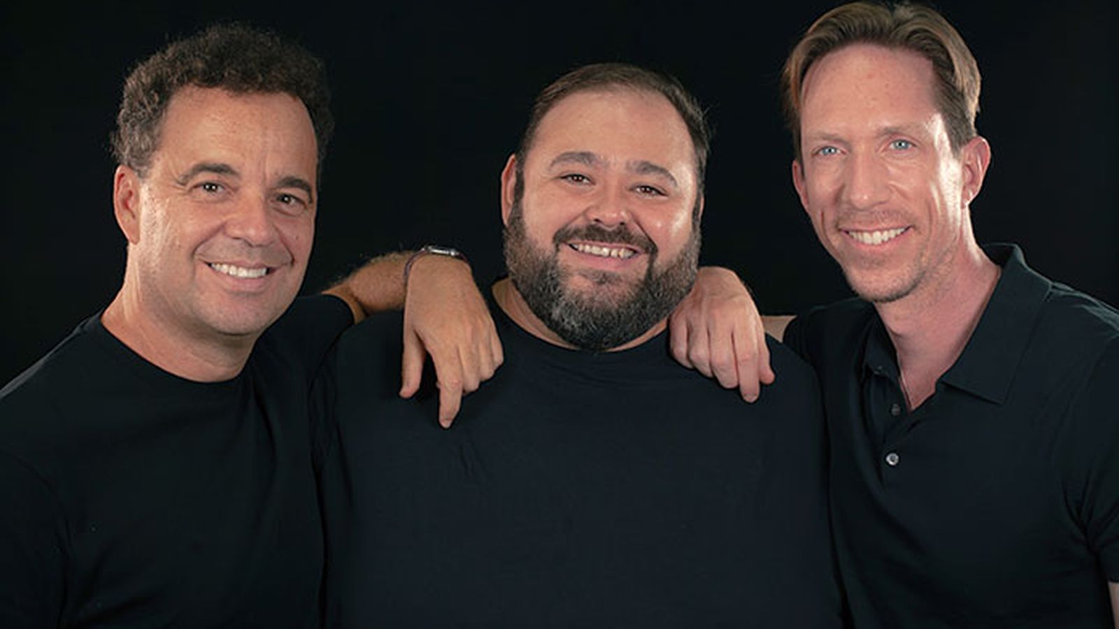 Dani Mantero, Jairo Sánchez y Ken Appledorn dan vida a un elenco que sostiene el espectáculo con dinamismo.