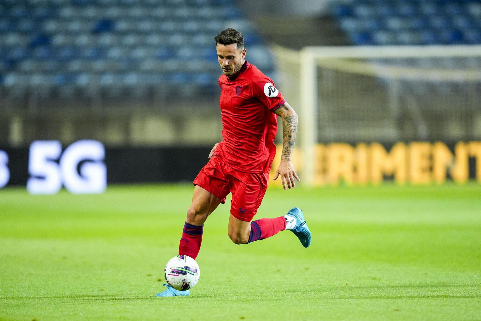 Las fotos del pobrísimo paso de Saúl Ñíguez por el Sevilla