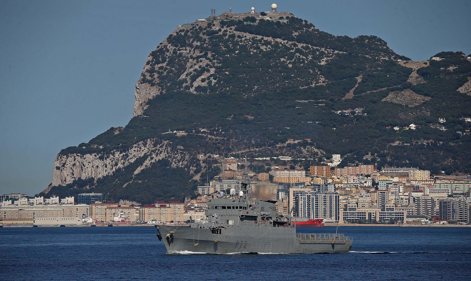La llegada del patrullero de la Armada 'Centinela' al puerto de Algeciras, en imágenes