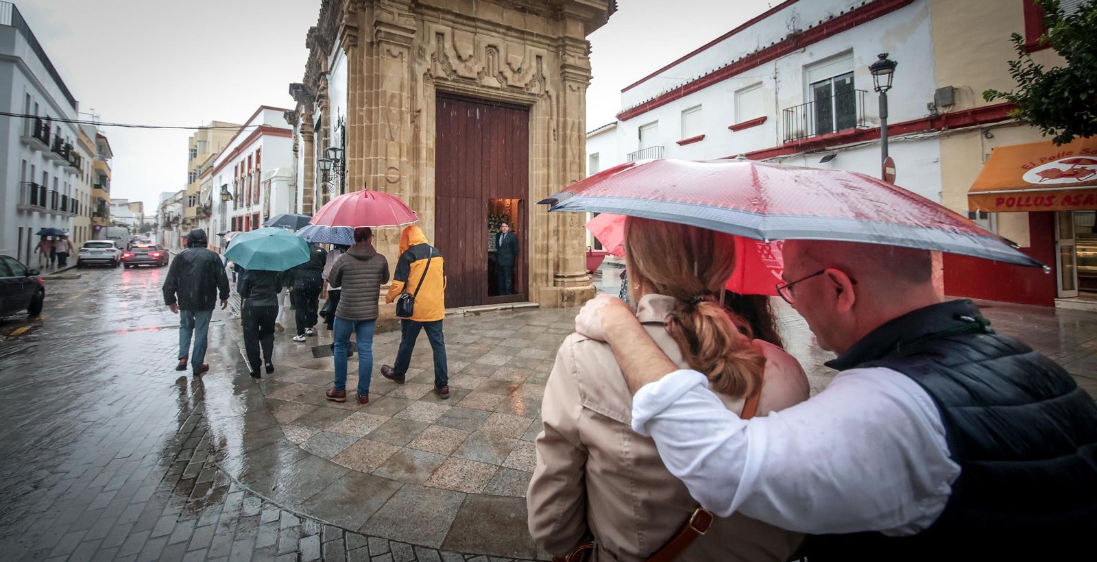 Imágenes de la visita a los templos tras el aplazamiento de la Magna Mariana de Jerez