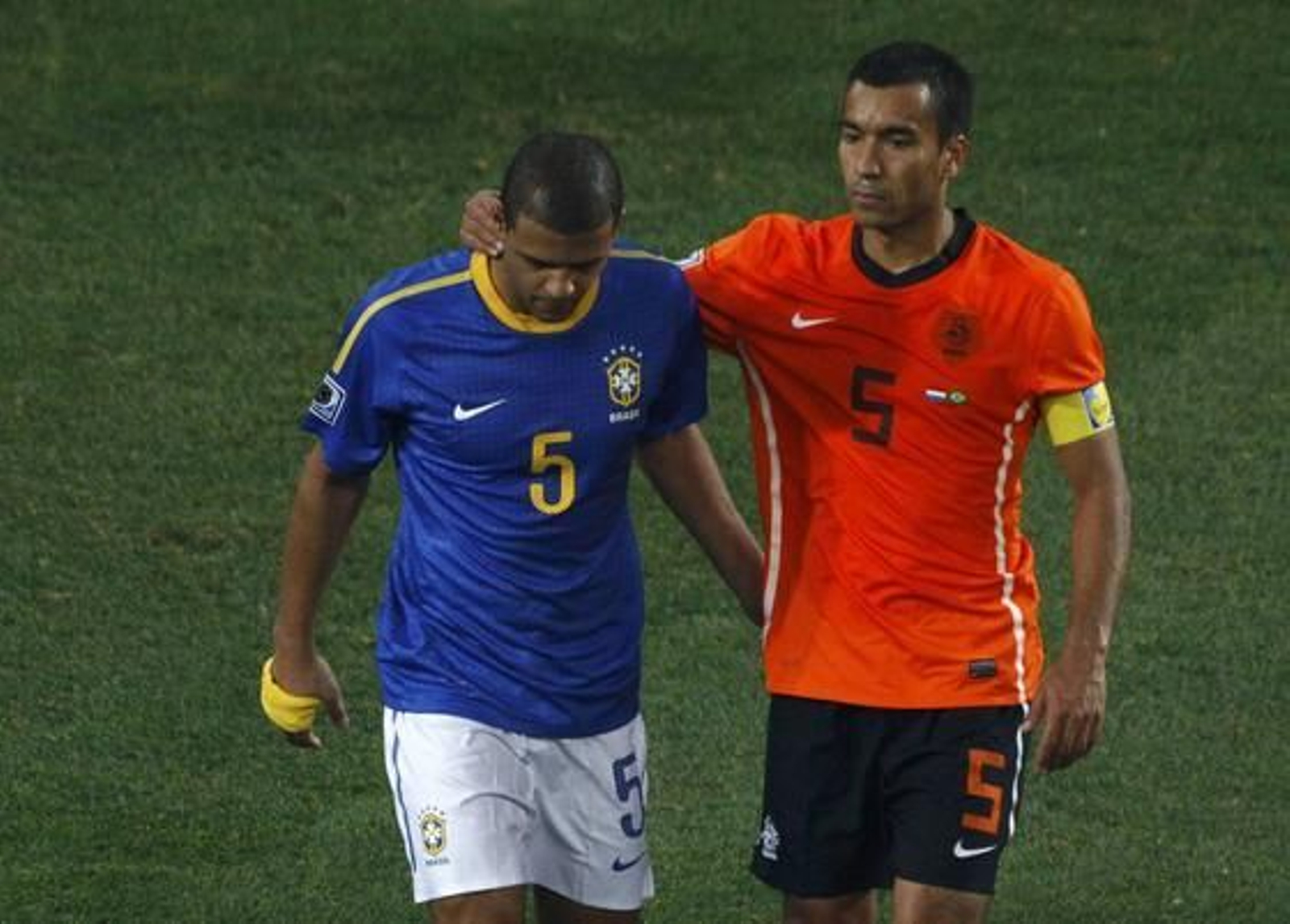 Holanda da la sorpresa y se mete en semifinales dejando fuera a Brasil en cuartos de final. / Reuters