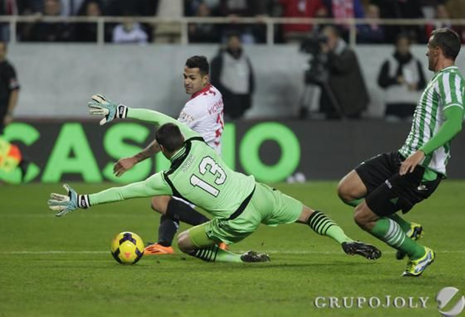 Sus defectos, a escena