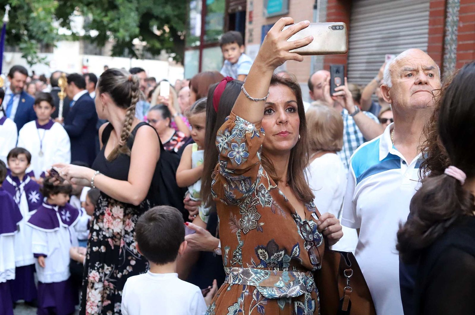 Imágenes de la procesión de la Virgen de la Amargura por las calles de Huelva