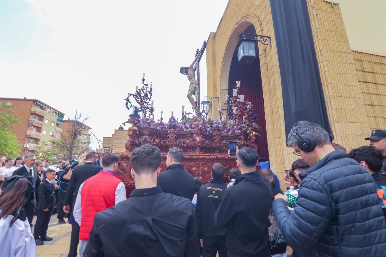 Así vivió Granada la salida de la Hermandad de los Salesianos 2025