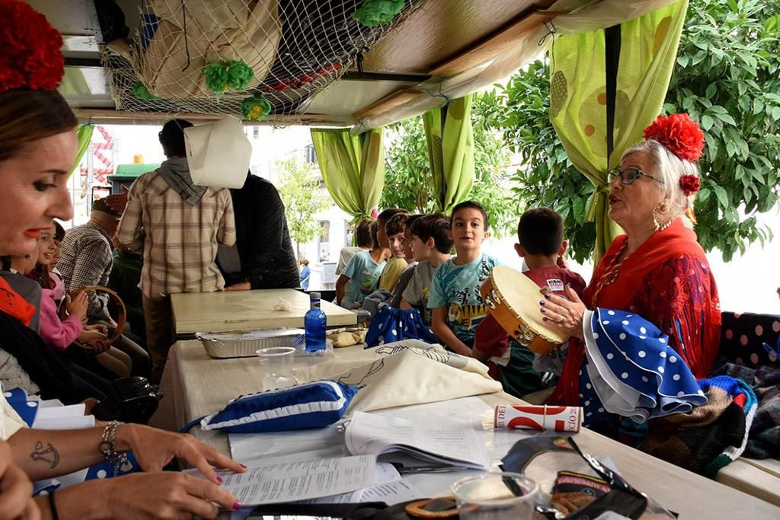Las mejores imágenes de los peregrinos en la salida de Emigrantes