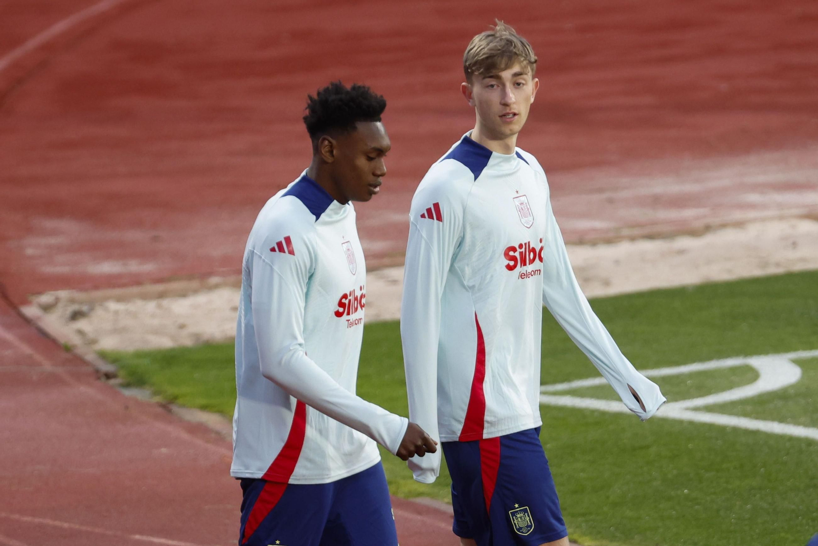 El primer día de Dean Huijsen con los campeones de Europa