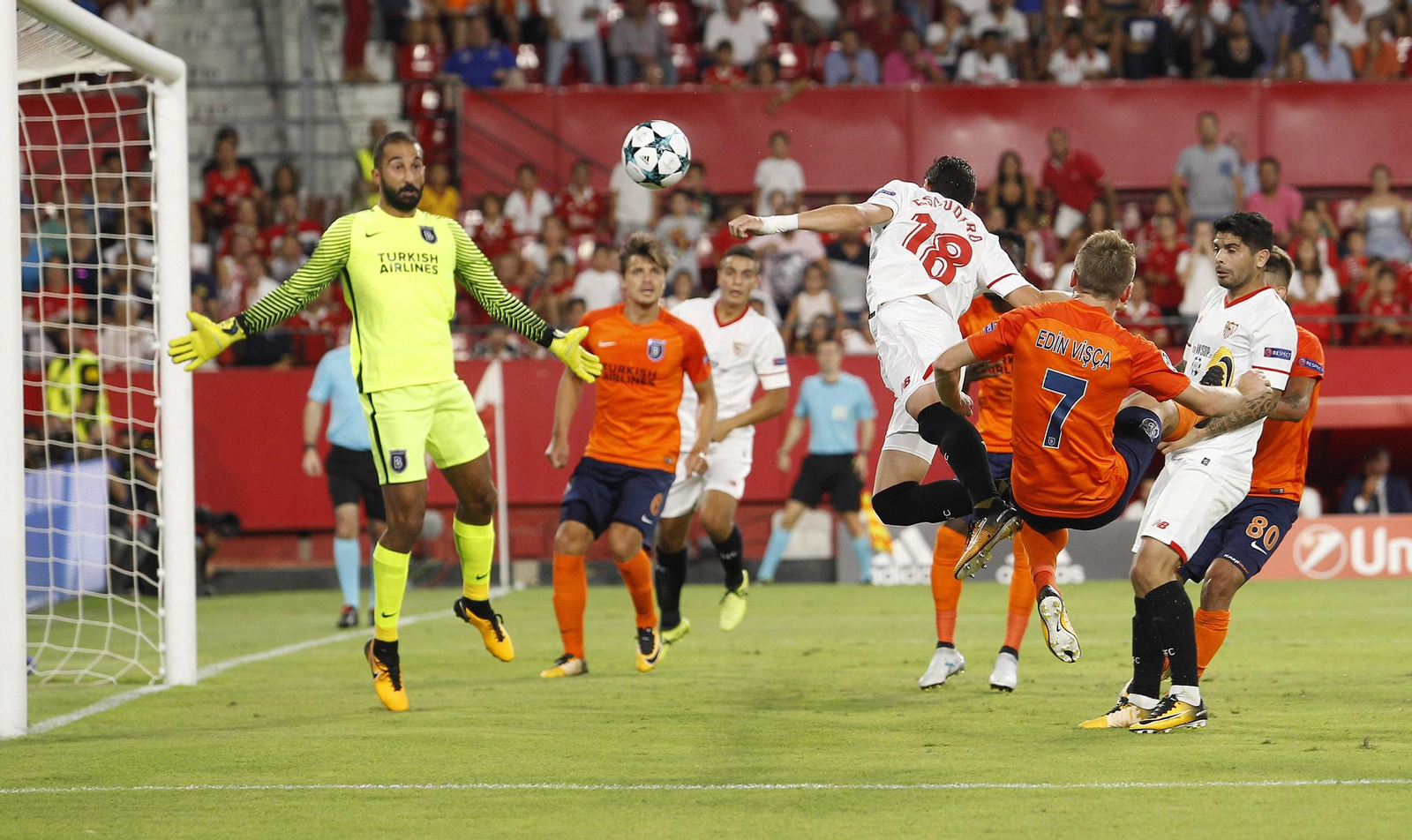 Las imágenes del Sevilla-Basaksehir