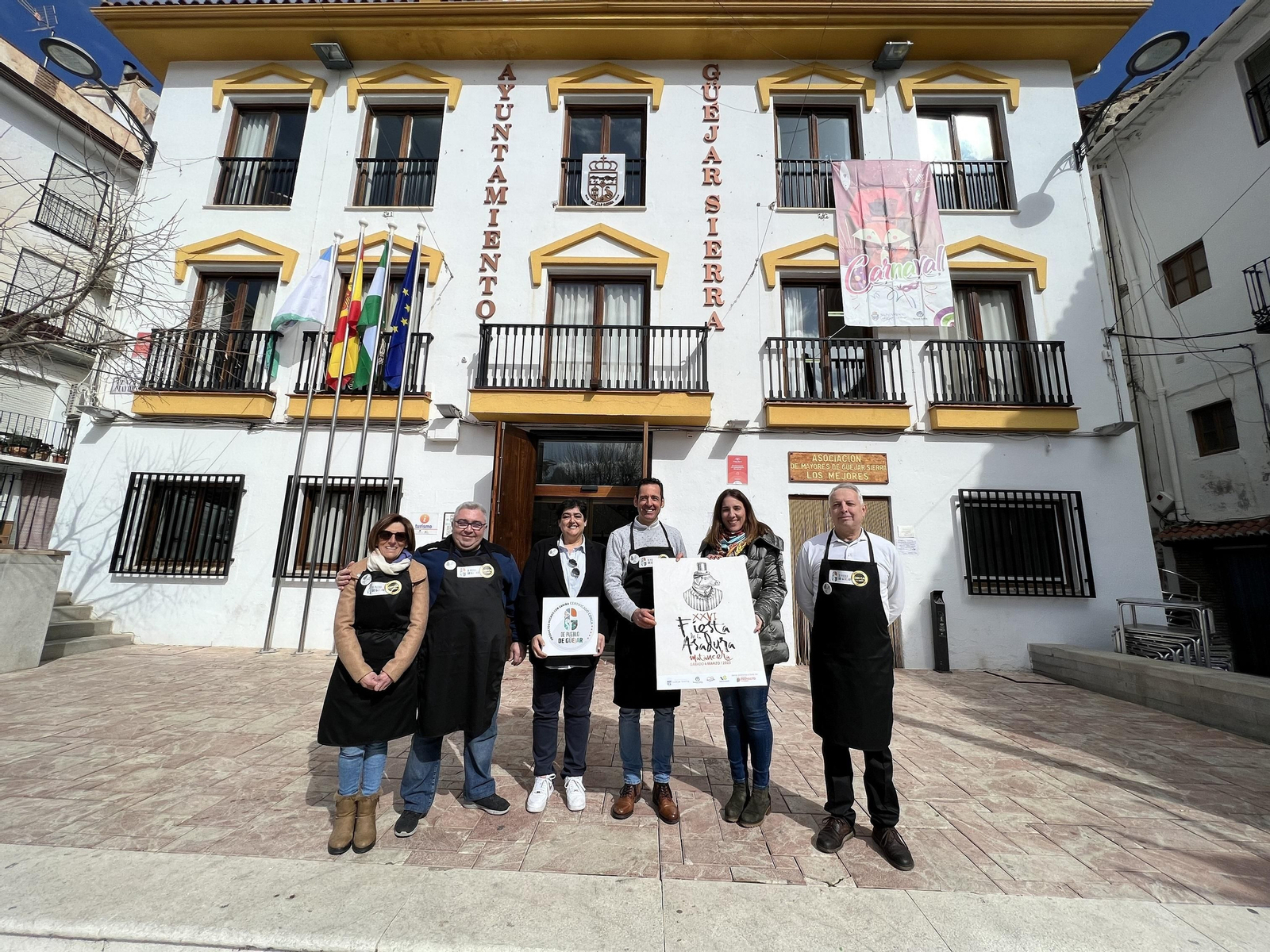 La primera teniente de alcalde y la presidenta de los Empresarios, junto a los carniceros y charcuteros de Güéjar Sierra