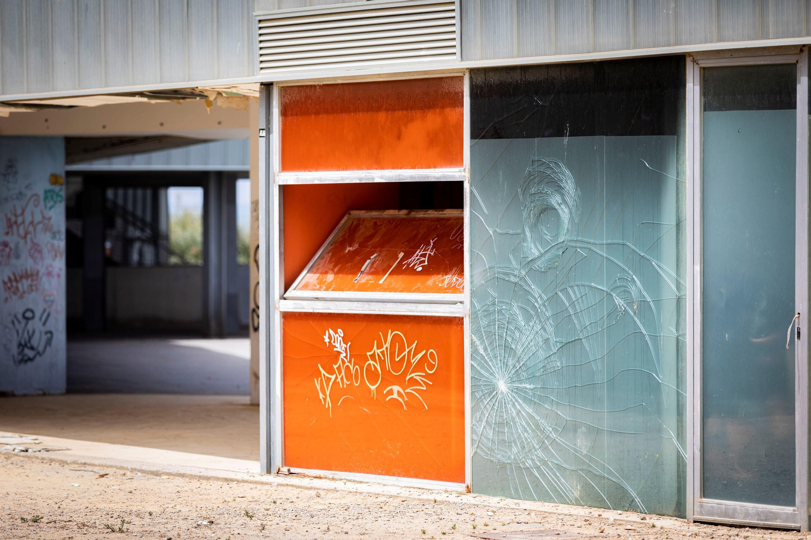 Imágenes del abandono del parque Genovés en Cádiz