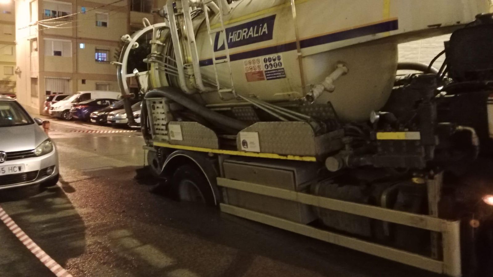 Cambión atrapado al ceder la calzada en San Fernando.