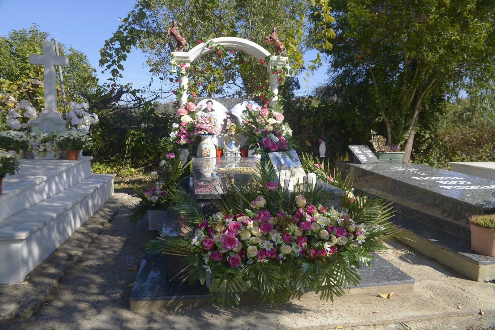 Fotos de los cementerios de Algeciras en el día de los difuntos