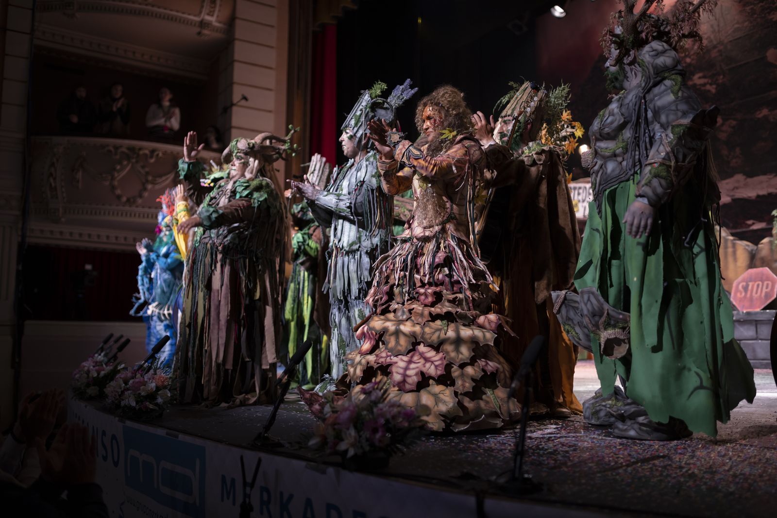 Imágenes de la actuación de la comparsa de Huelva "La vieja verde" en el Carnaval Colombino