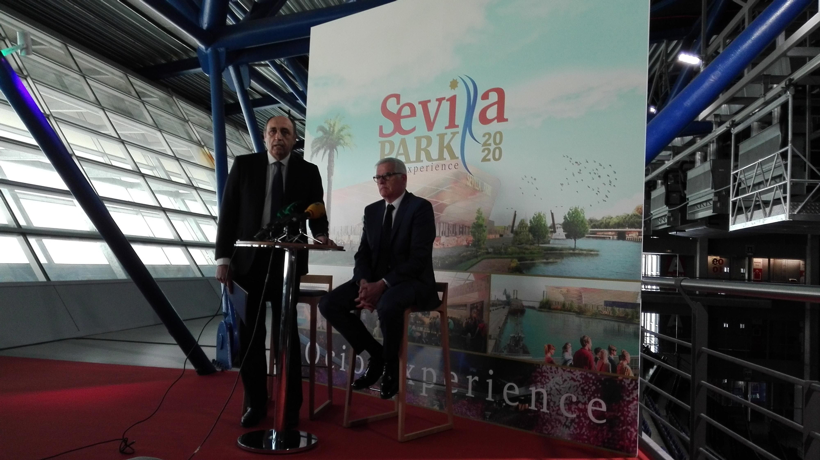 Los promotores de Sevilla Park, durante la presentación del proyecto.