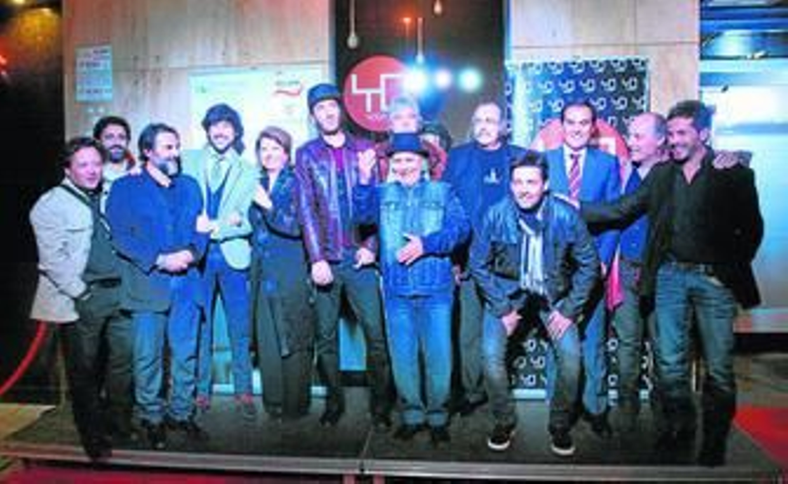 Invitados a la fiesta, junto a Queco y el alcalde. Invitados a la fiesta, junto a Queco y el alcalde.