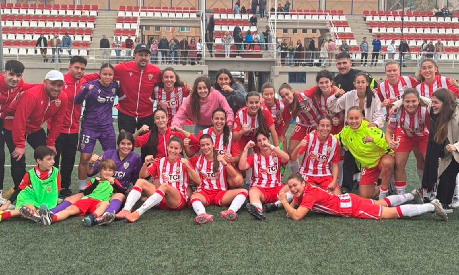 Las jugadoras del Almería celebran su victoria frente al Motril de este pasado fin de semana.