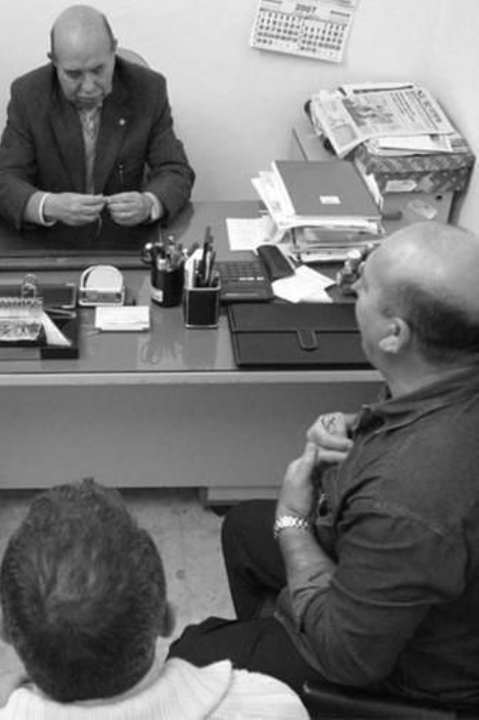 Representantes de los descendientes, durante una reunión con Alpeg.