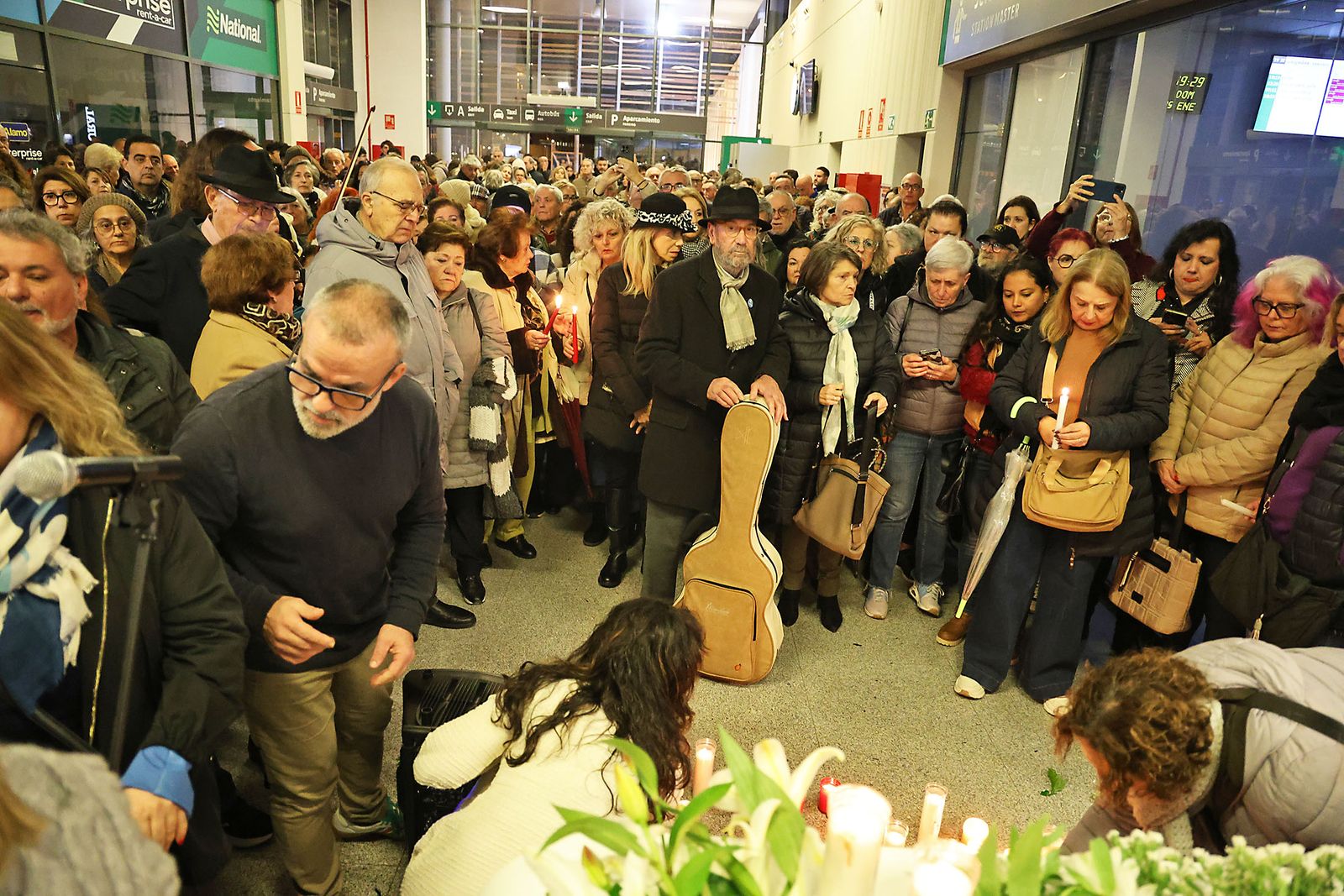 Las fotografías de la vigilia por los fallecidos en el accidente de tren  de Adamuz