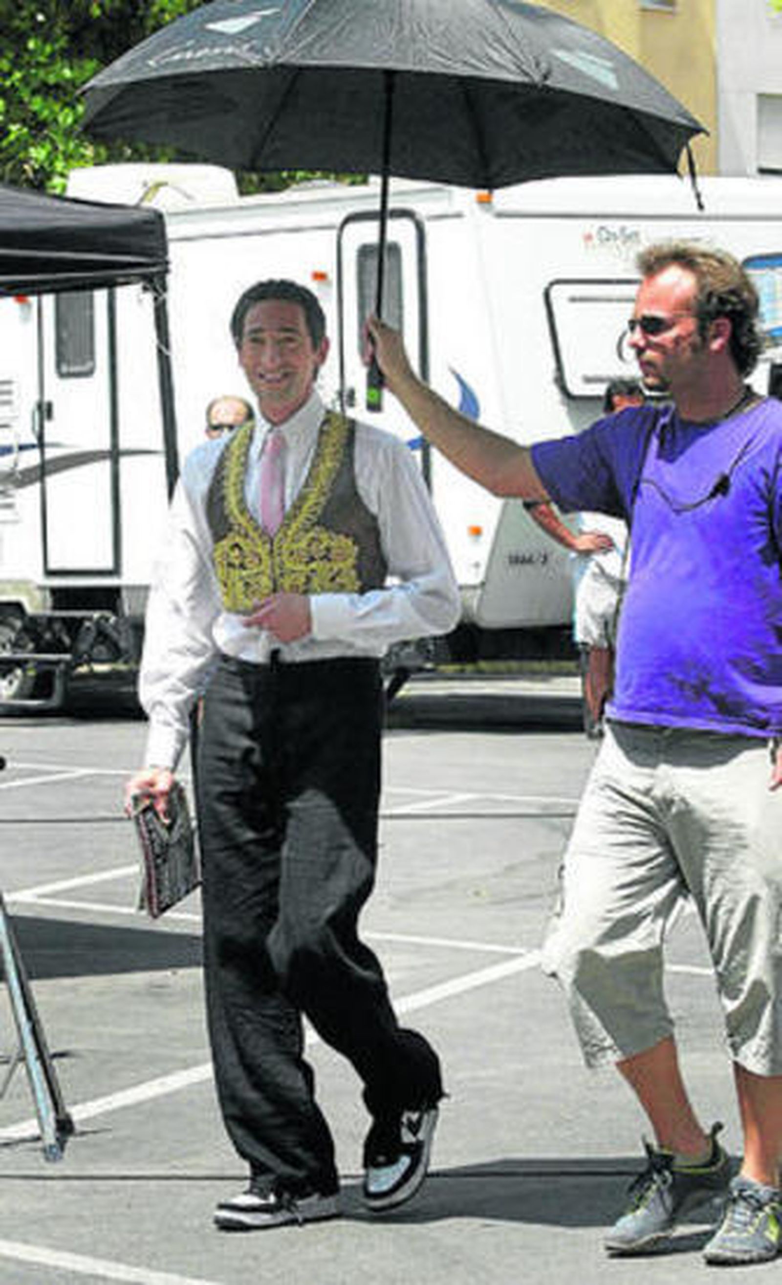 Un grupo de extras, esperando instrucciones en los alrededores de la Plaza de Toros de El Puerto, en 2006.