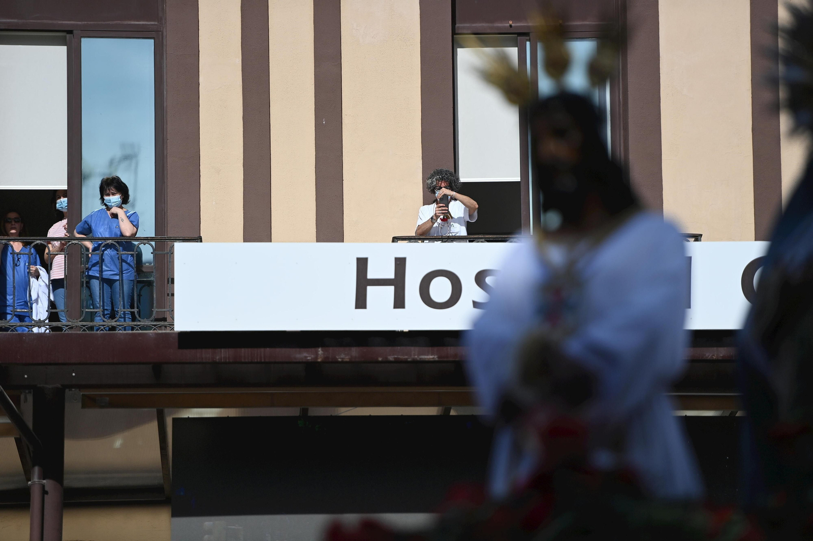 La misa del alba y el traslado del Cautivo, en fotos