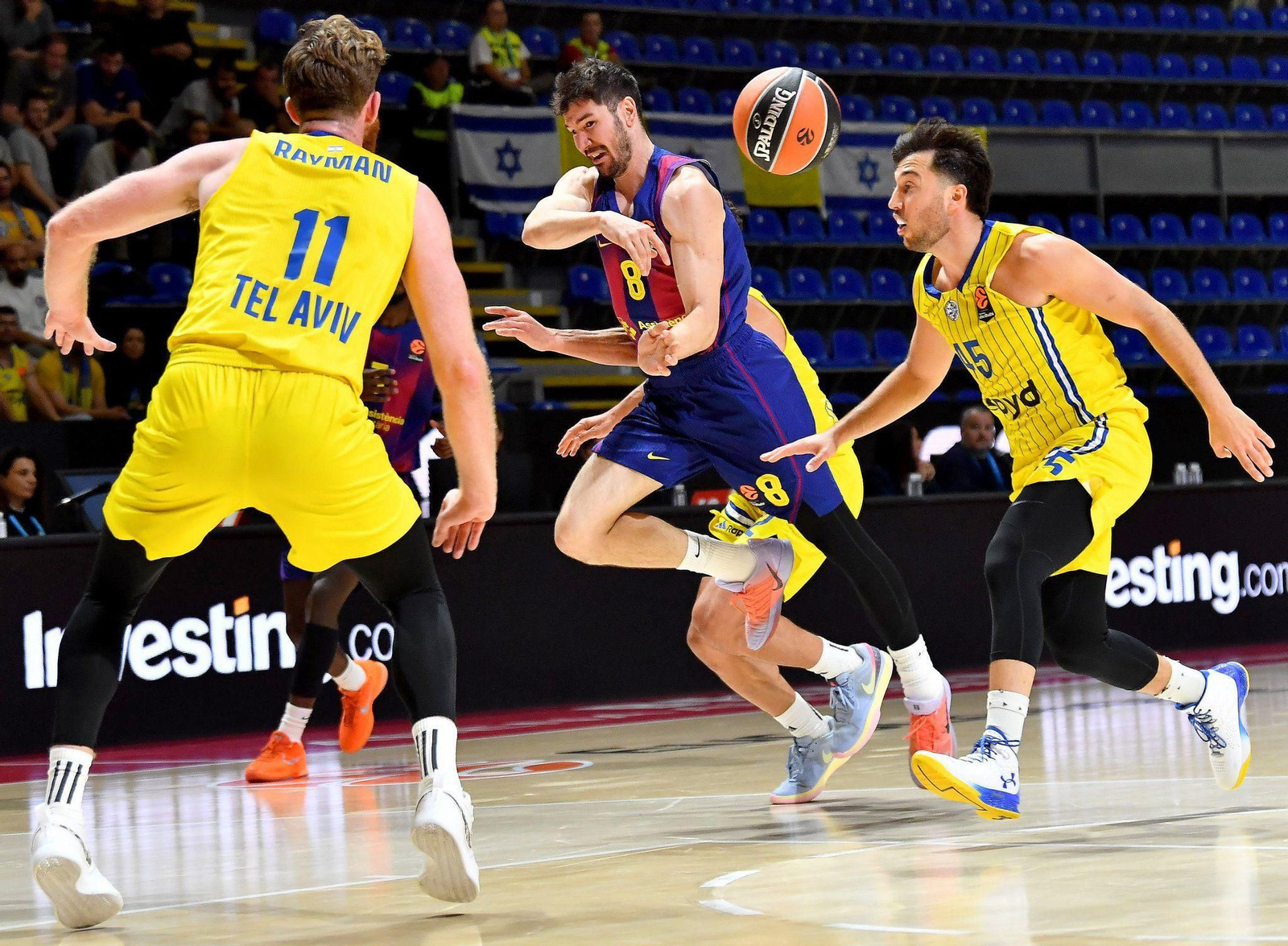El Barça avisa al Unicaja con un contundente triunfo ante Maccabi (71-92)