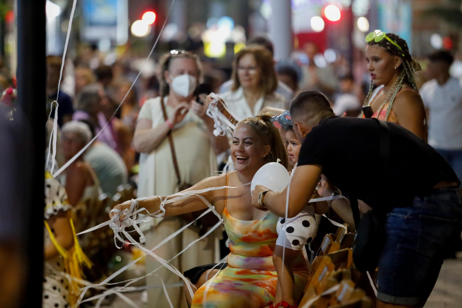 Búscate en las fotos de la cabalgata de la Feria de La Línea