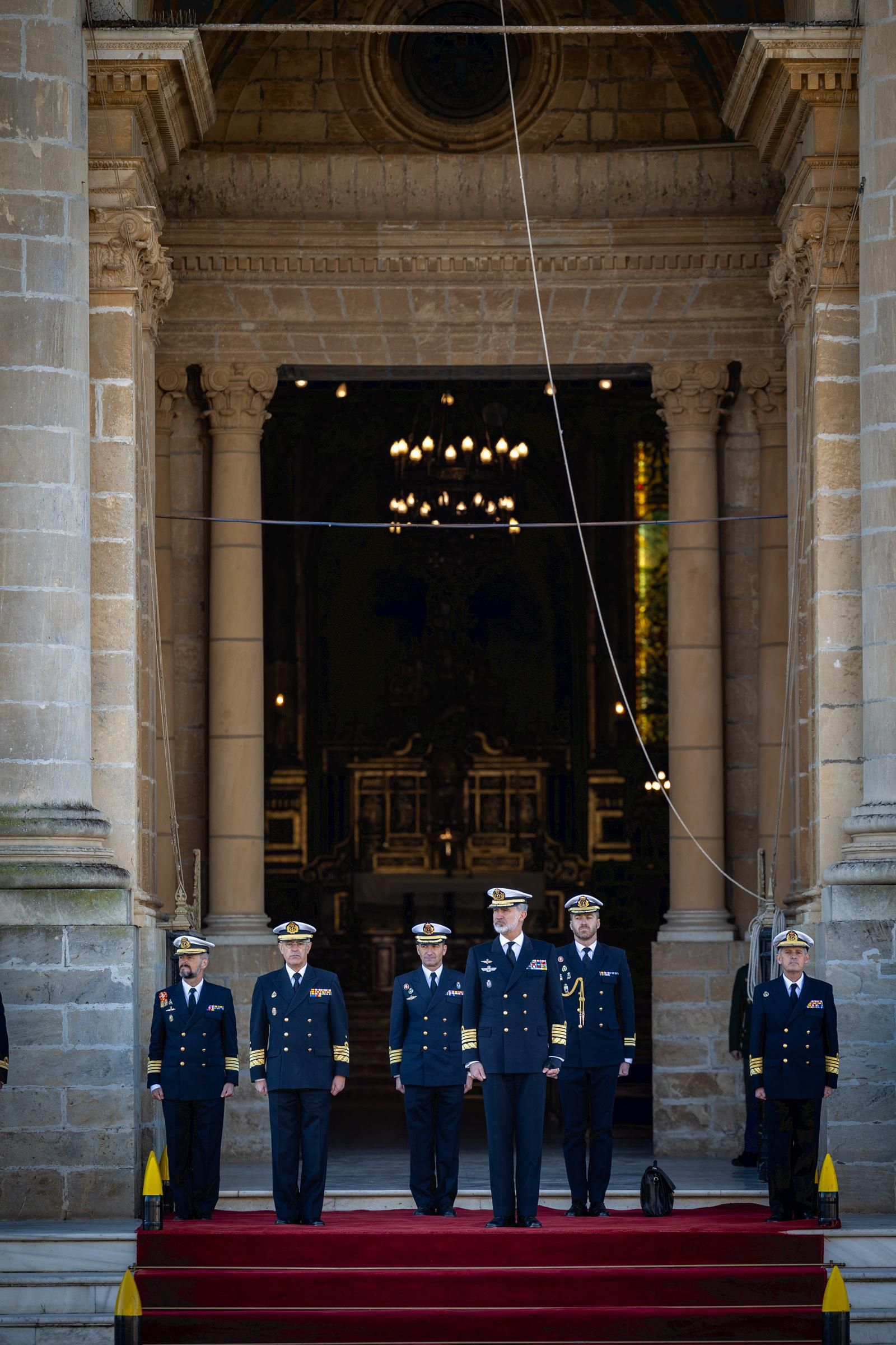 Las imágenes de la visita del Rey Felipe VI a la Escuela de Suboficiales de la Armada en San Fernando