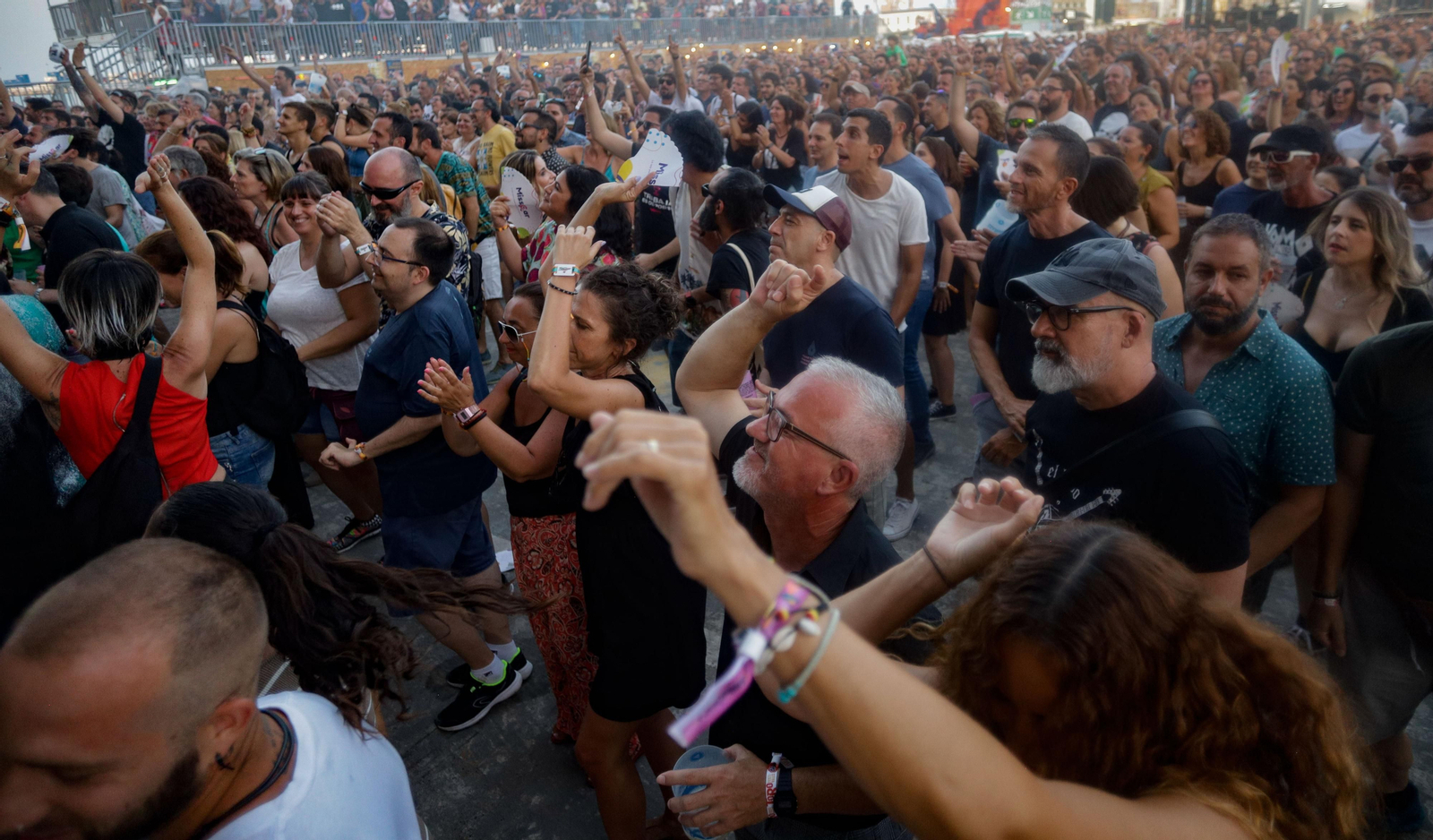 Una imagen del público disfrutando de una de las actuaciones de ayer del No sin Música.