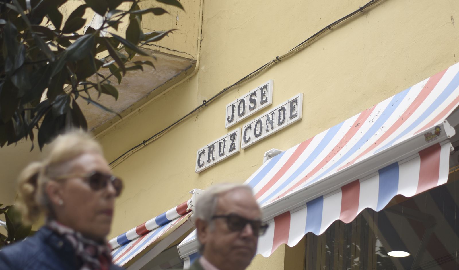 Rótulo de la calle Cruz Conde.