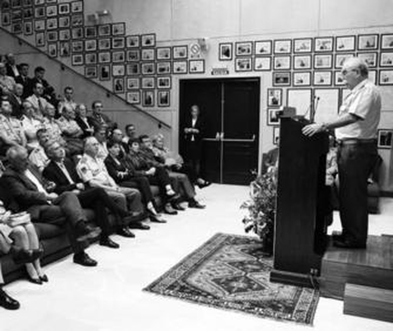 El jefe del Eurocuerpo durante la conferencia que pronunció ayer en Sevilla en el club Antares.