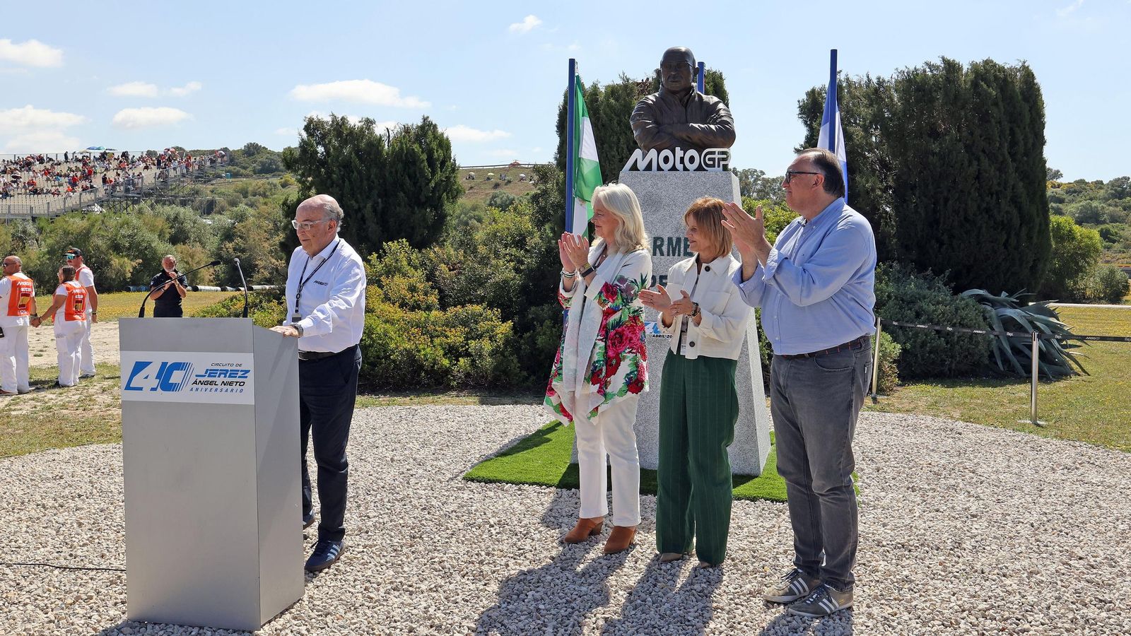 Inauguración del monumento a Carmelo Ezpeleta en el Circuito de Jerez - Ángel Nieto