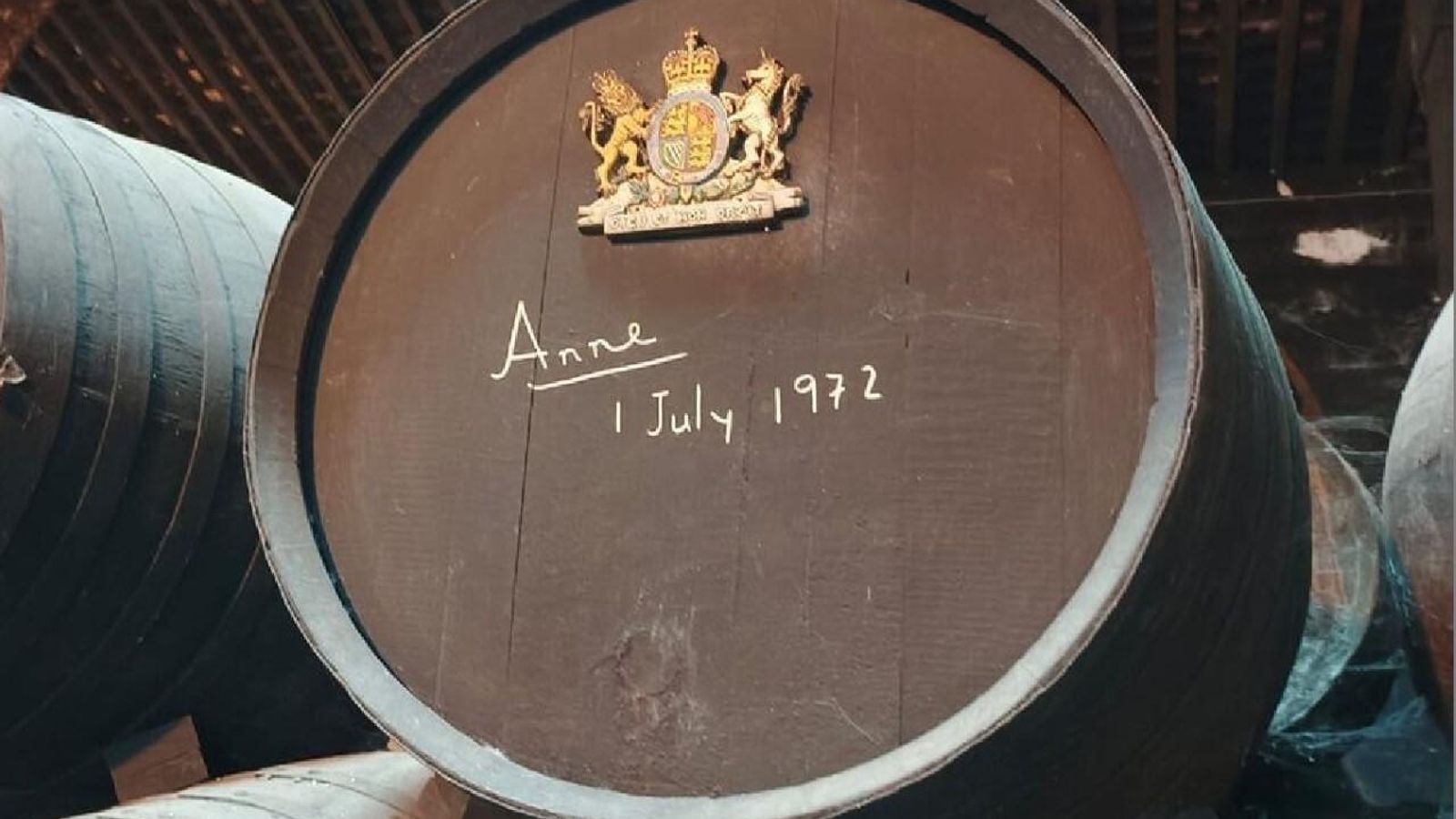 Bota con la firma de la princesa Ana de Inglaterra en Fundador, 1972. Bota con la firma de la princesa Ana de Inglaterra en Fundador, 1972.