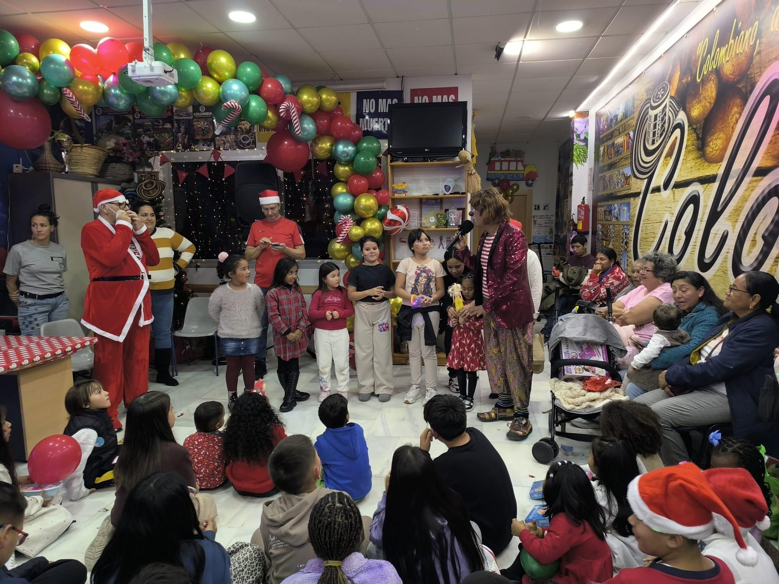 Almerienses "de aquí y de allá" celebran juntos la Navidad