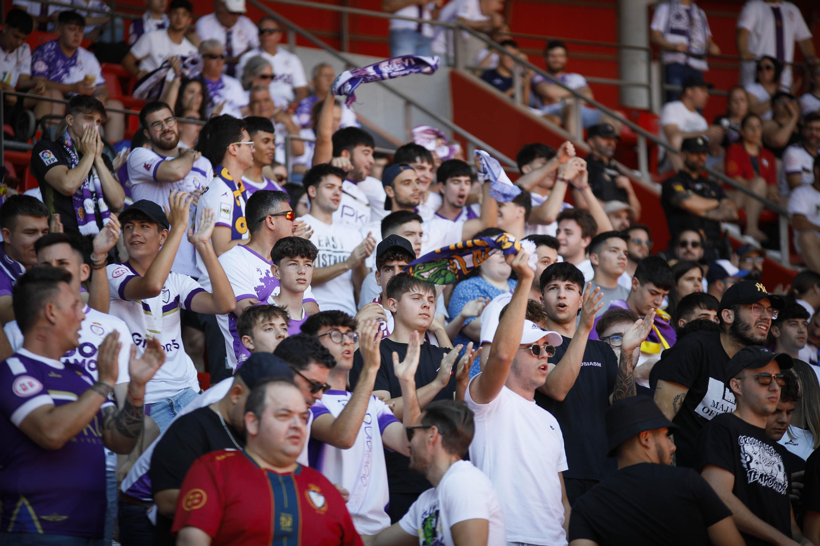 La afición lagarta tiñe de blanco y morado el Power Horse Stadium, en imágenes La afición lagarta tiñe de blanco y morado el Power Horse Stadium, en imágenes
