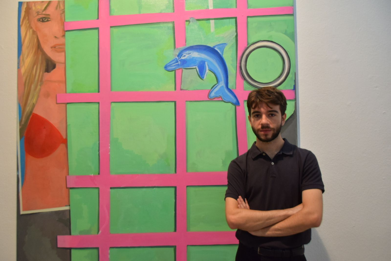 Pepe Domínguez junto a uno de sus lienzos.