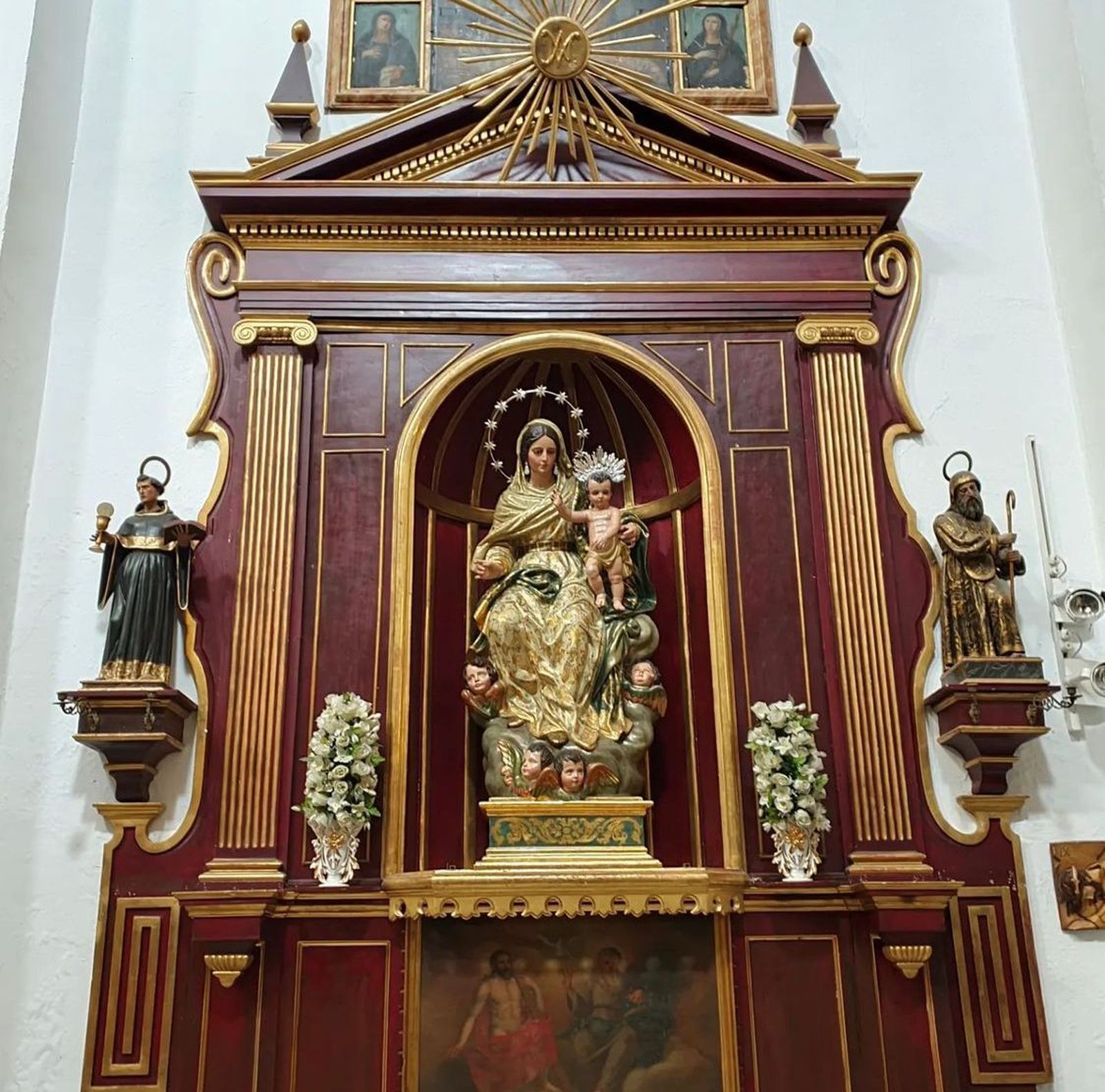 Retablo de la Virgen de Consolación y Correa donde se encontraban los jarrones del XIX.