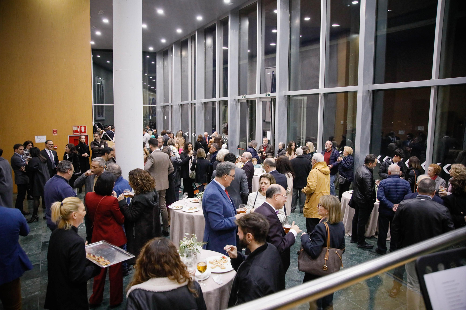 Imágenes del acto de reconocimiento a antiguos alumnos y amigos de honor en la UAL